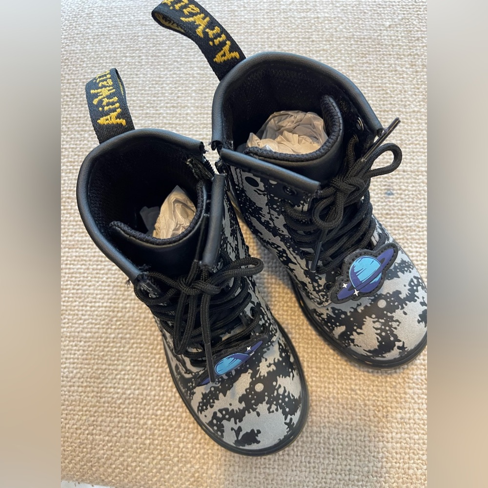 Dr. Martens “HARD TO FIND” TODDLER 1460 SPACE HYDRO LEATHER LACE UP BOOTS size 8